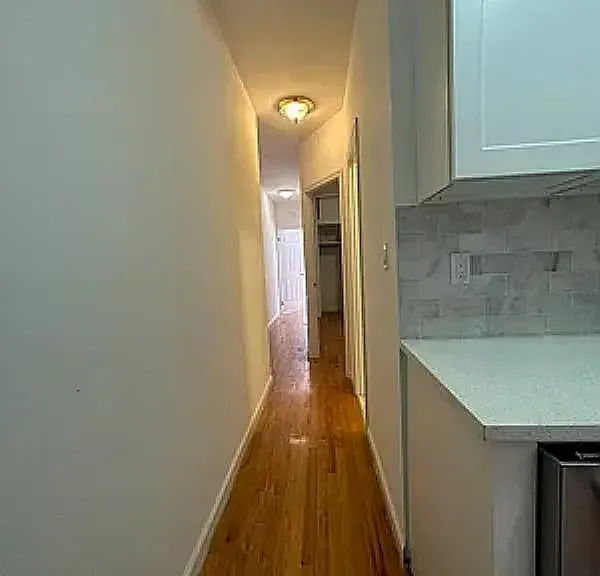 315 W 54th St #15 — Photo 11