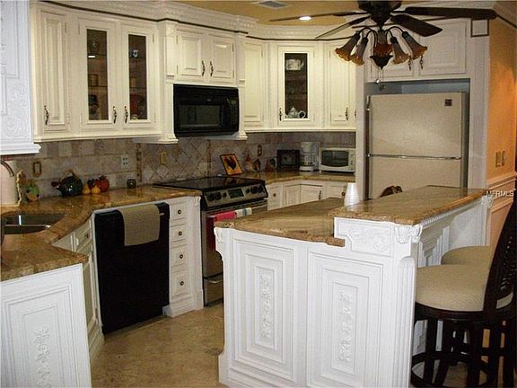 3rd image of 3919 Wisteria Pl