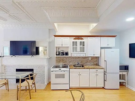 4th image of 223 W 70th St #3F