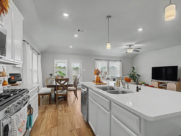 10842 Cliffs View Dr — Photo 17