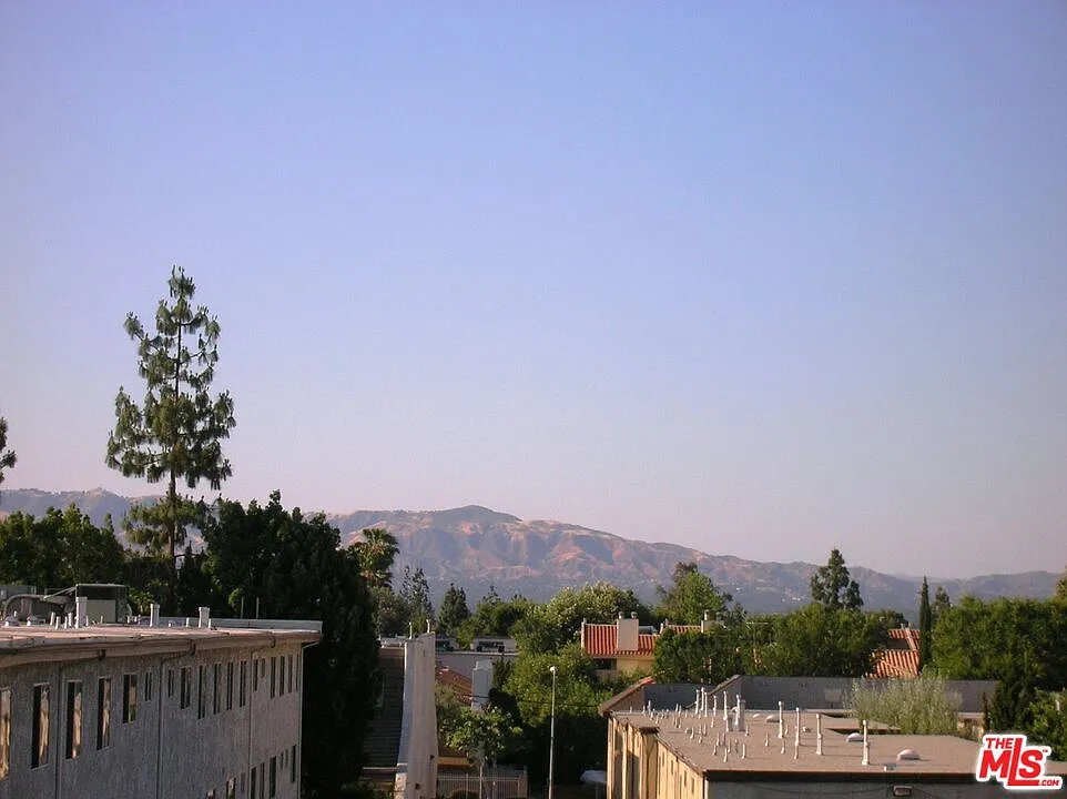 2 bed, 2.0 bath, 962 sqft, $2,350 — Photo 4