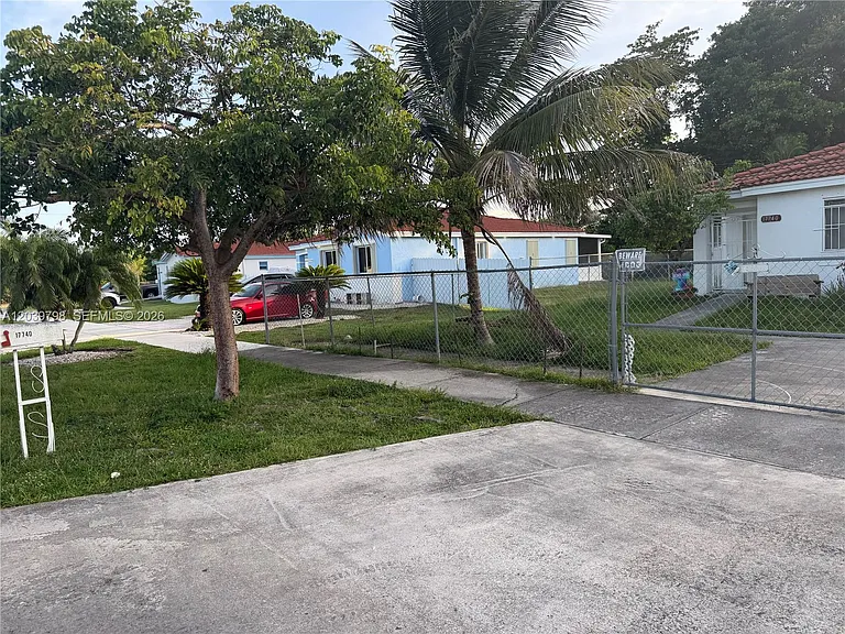 17740 SW 103rd Ave — Photo 2