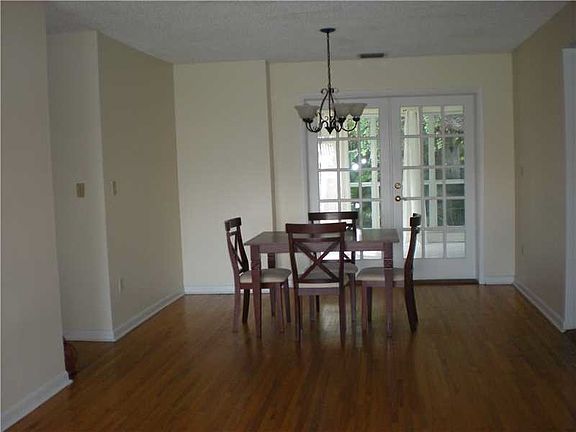 4th image of 310 Catalonia Ave