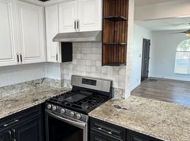 Bright Carson Front House Duplex with Modern Finishes, 4 br / 2.0 ba, $4200