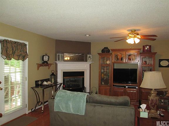 2nd image of 4184 Lindsay St