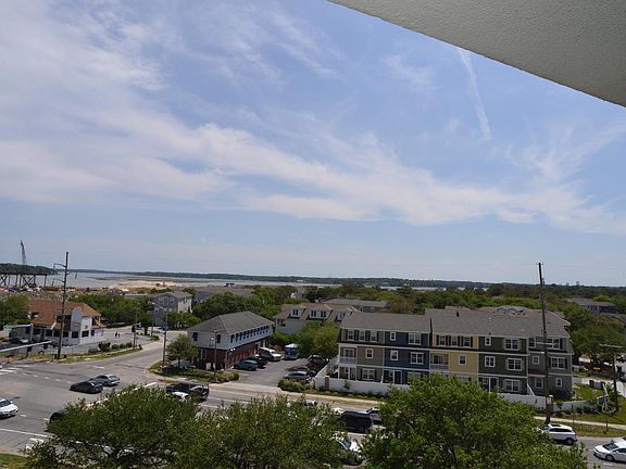 3rd image of 3558 Shore Dr APT 509