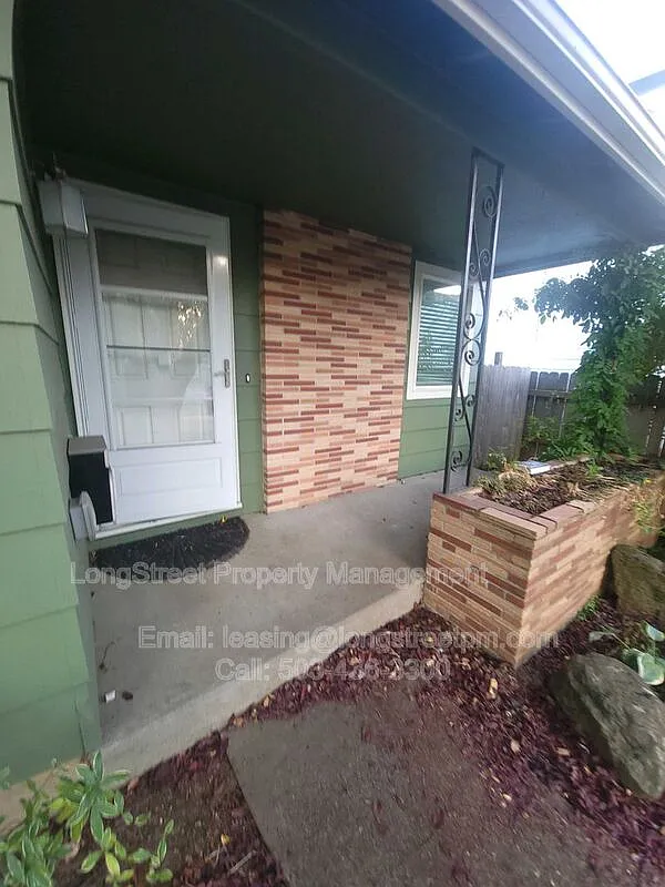 2 bed, 1.0 bath, 1300 sqft, $2,595 — Photo 4