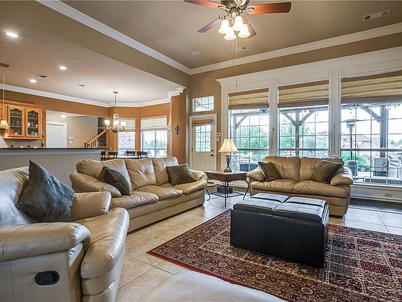 5th image of 110 Weston Dr