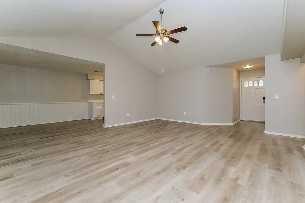 4 bed, 2.0 bath, 1575 sqft, $2,610 — Photo 3