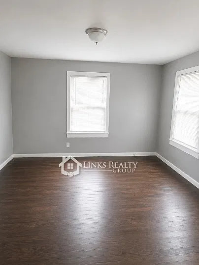 2 bed, $1,072 — Photo 2