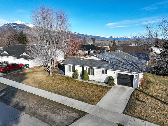 2nd image of 904B Canyon View Loop