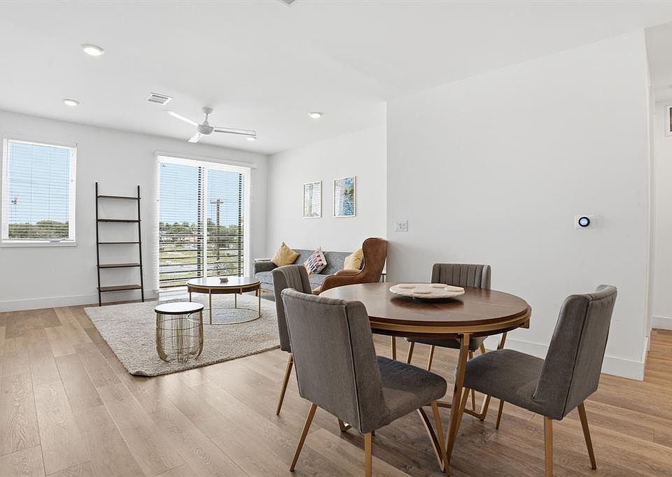 1st image of 2709 E 5th St #1306