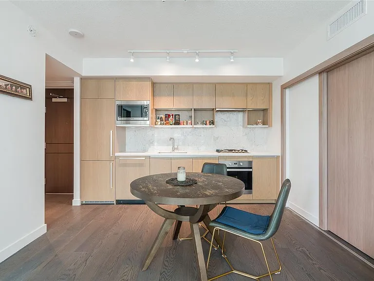 68 Smithe St #1917 — Photo 10