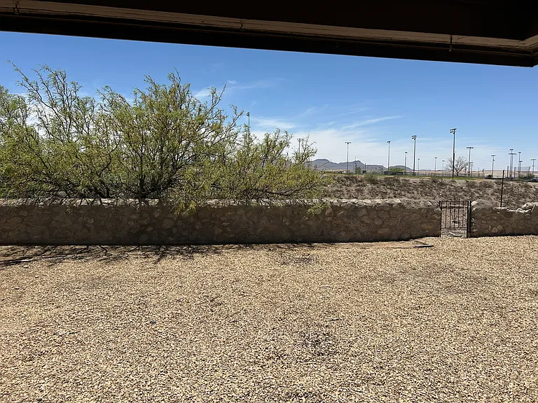 6644 Mariposa Dr — Photo 33
