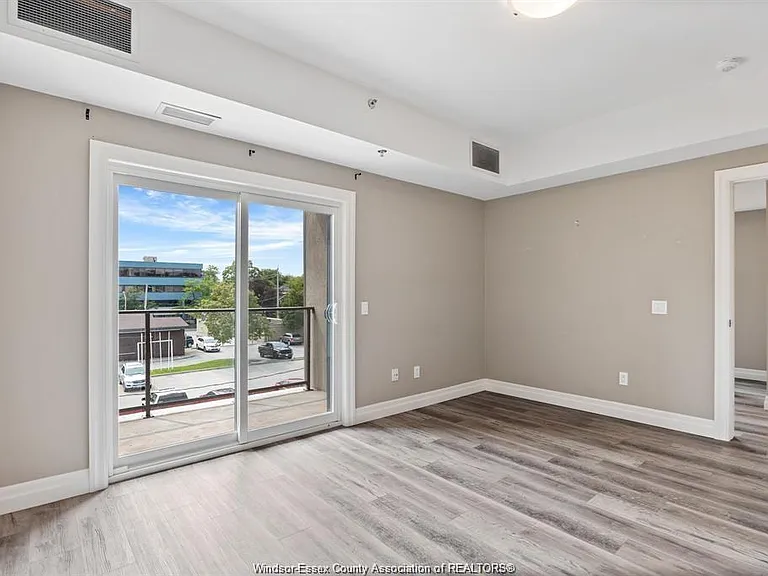 955 Ouellette Ave #305 — Photo 13
