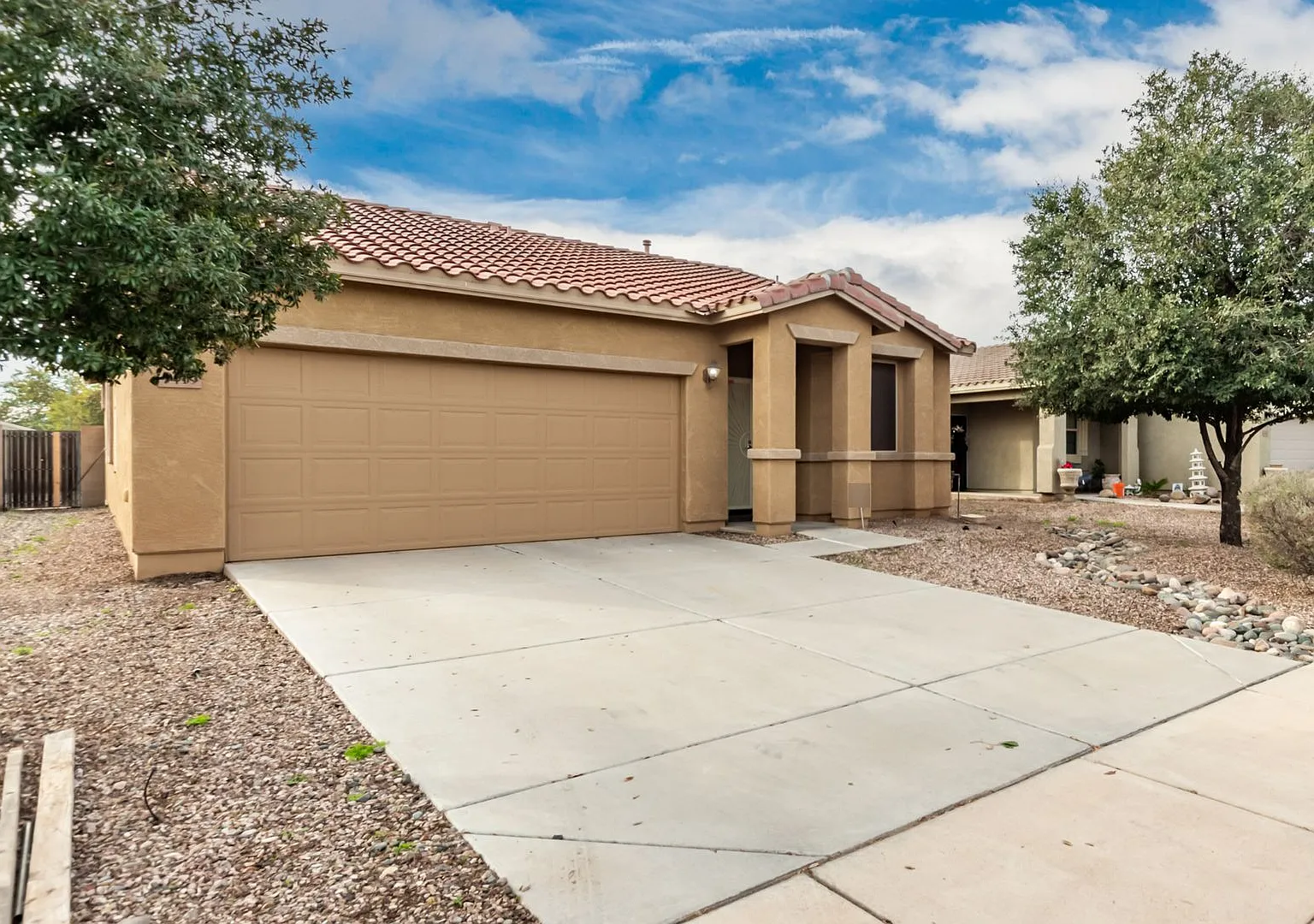 Attractive 3 bed, 2 bath home — Photo 2