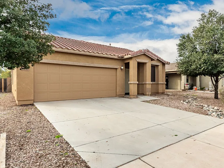 7419 W Glass Ln — Photo 2