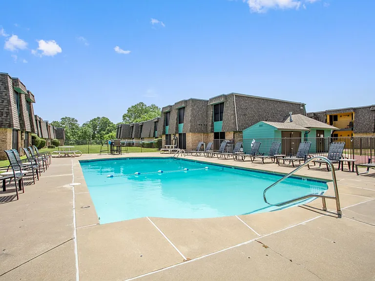 Radius Apartment Homes - $250 Off Move-in Costs! — Photo 19