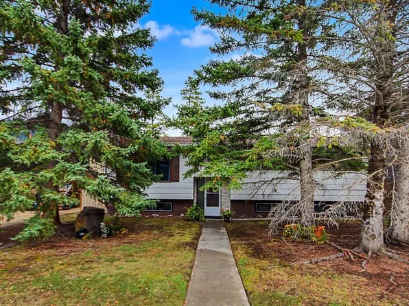 1404 S 10th Ave, Canmore, AB T1W 1W2