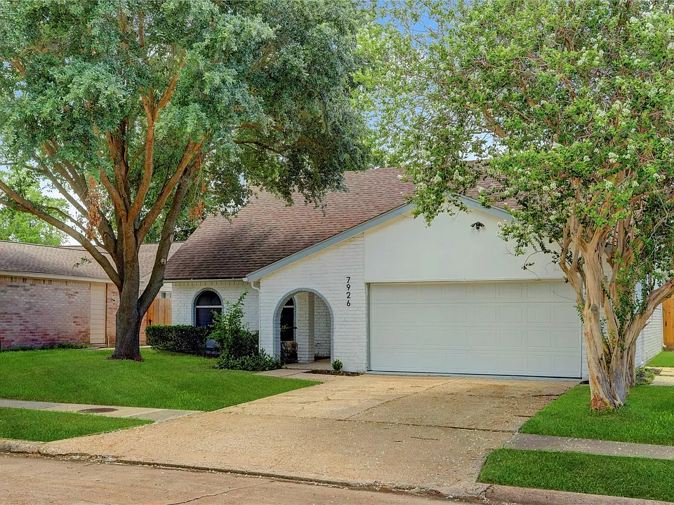 7926 Windy Creek Dr
