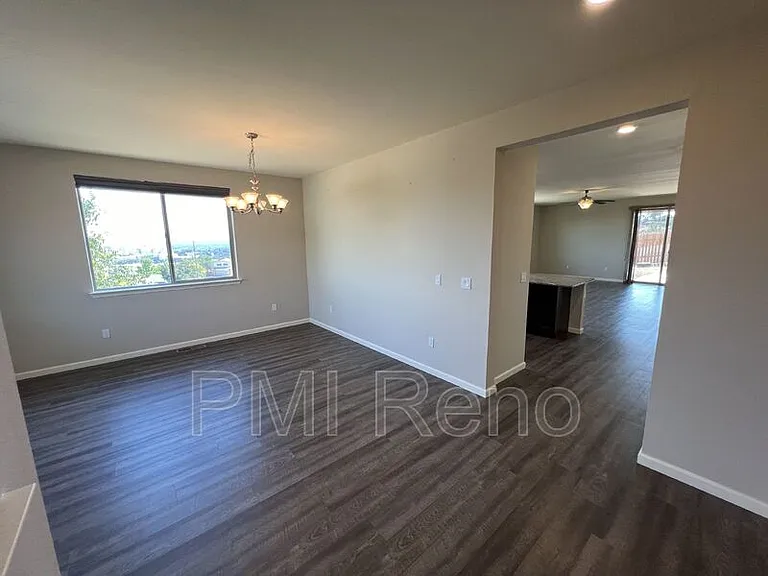 3025 Comstock Dr — Photo 4