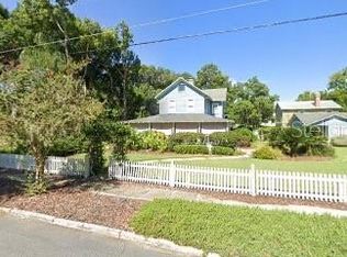 933 N Alexander St, Mount Dora, FL 32757