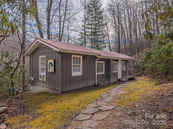 155 Mull Cove Rd, Maggie Valley, NC 28751