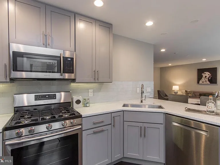 716 S Sartain St #2 — Photo 25