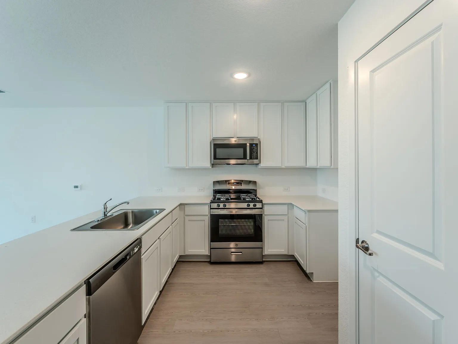 3 bed, 1402 sqft, $1,730 — Photo 4