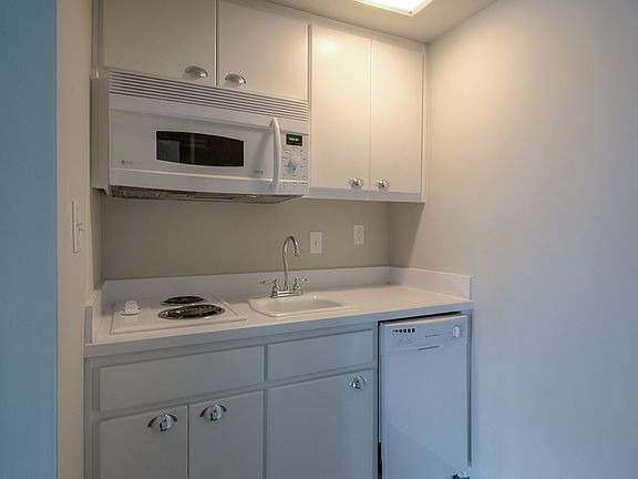 5th image of 4536 Broadway Unit 4-D