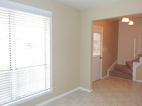 4th image of 29W442 Hawthorne Ln