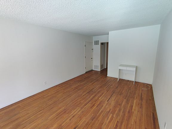 4th image of 7920 Selma Ave #6W