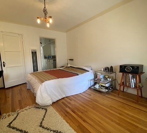 5th image of 4024 Los Feliz Blvd APT 9