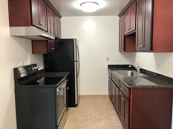 5th image of 444 Page St APT 5
