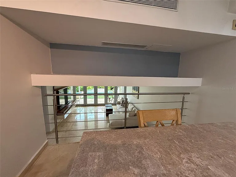 8 A — Photo 6