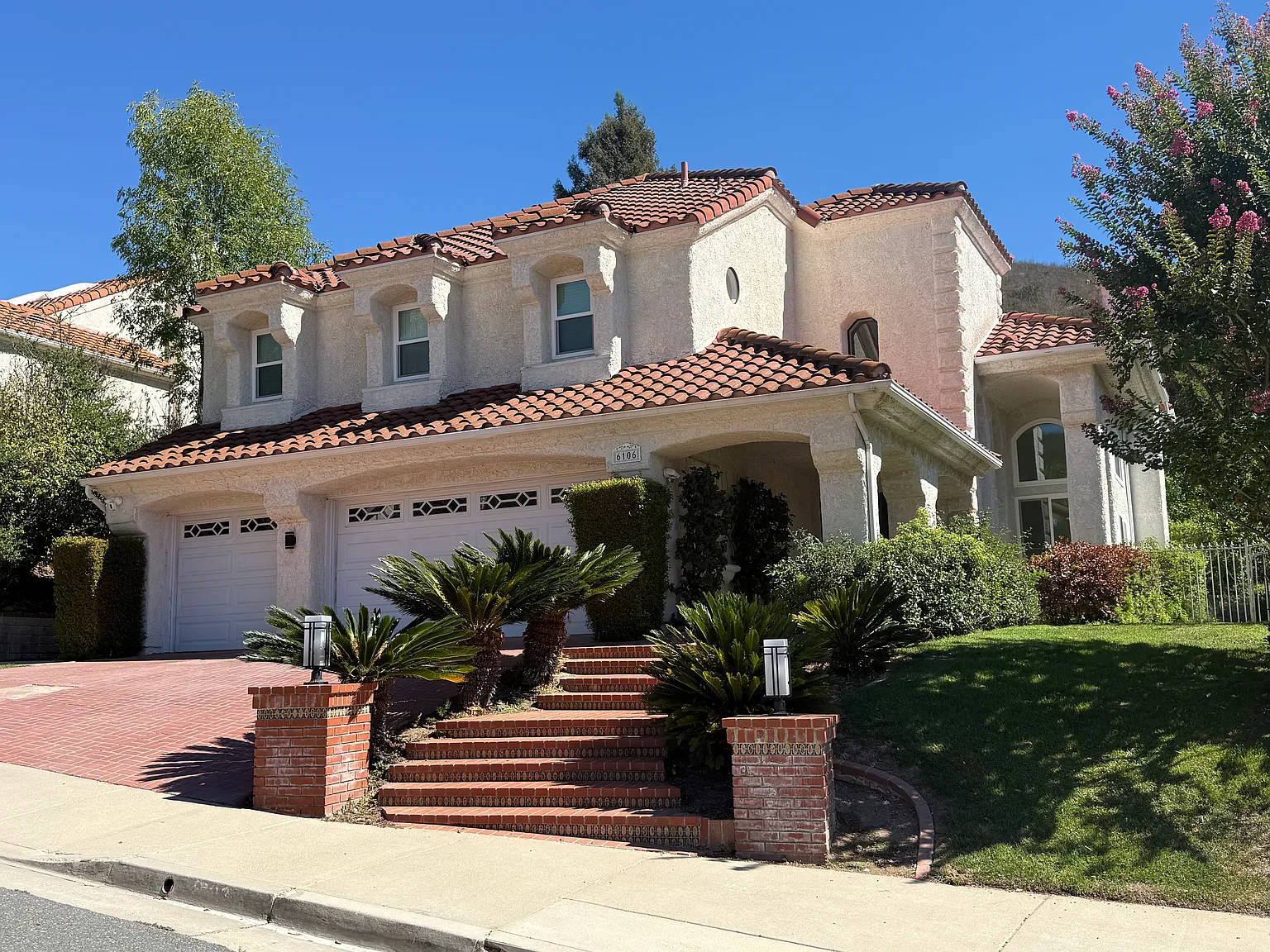 5 bed, 3670 sqft, $11,000 — Photo 1