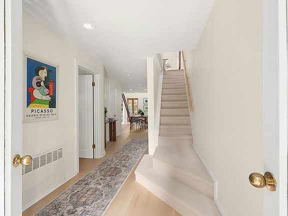 4th image of 45 Charles St