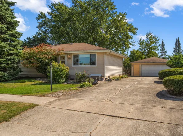 423 Stratford Ln, Schererville, IN 46375