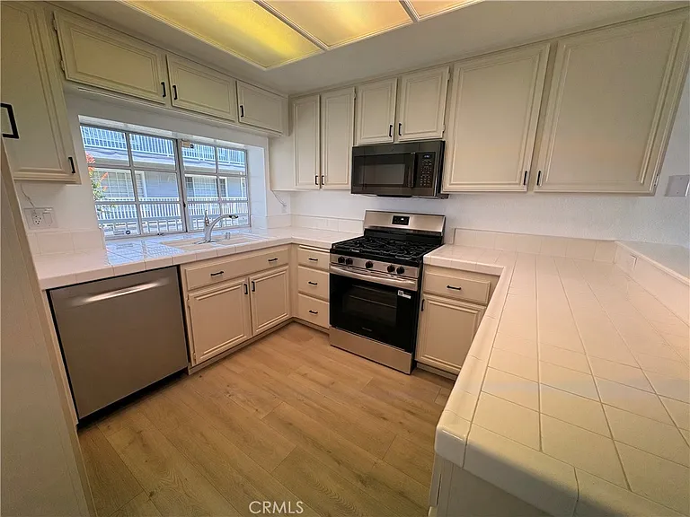 1418 Brett Pl #206 — Photo 5