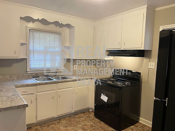3rd image of 3416 Habersham Ave