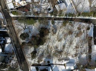 43 Perry Ave, Bayville, NY 11709