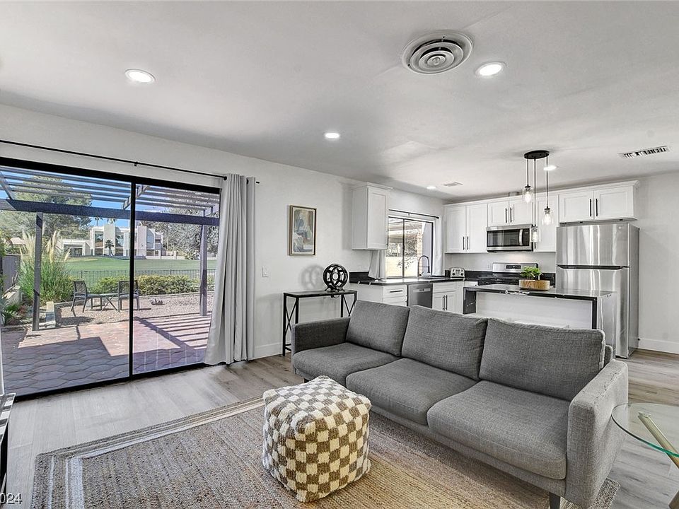 1st image of 2943 Bel Air Dr