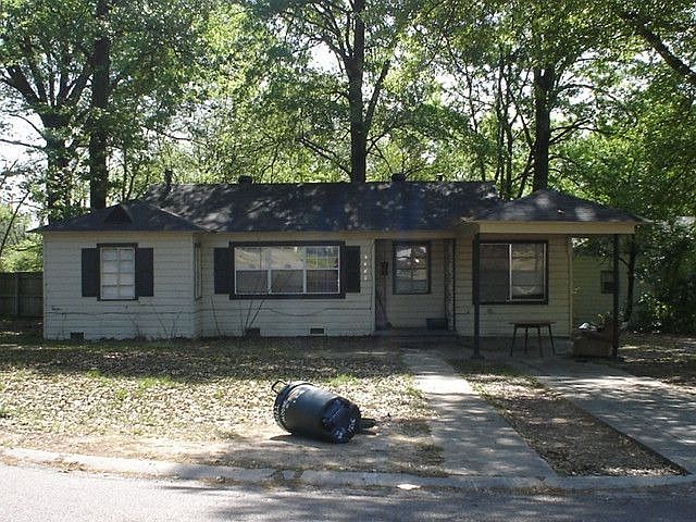 1st image of 3421 Moore Dr
