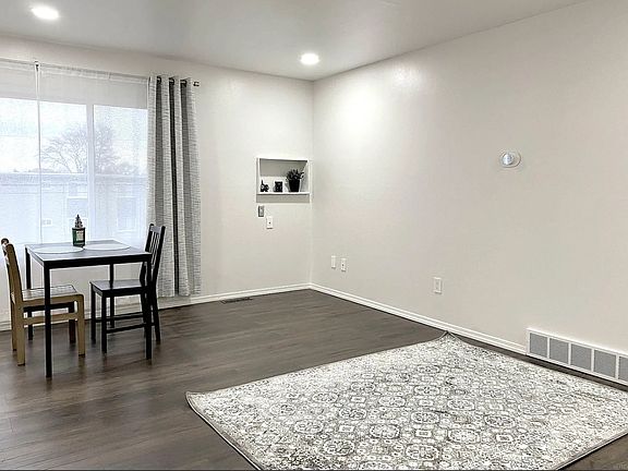 3rd image of 4840 Briarwood Ave #8C