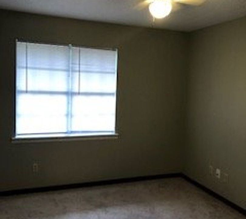 2nd image of 2603 S Waldron Rd #1