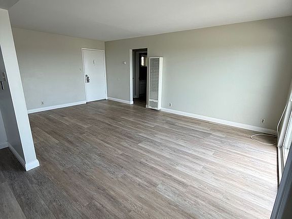 3rd image of 100 Vendome Ave APT 12