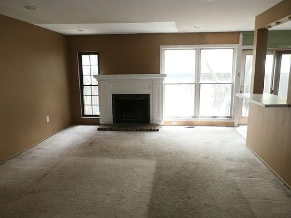 4th image of 25023 Oakbrooke Dr #1