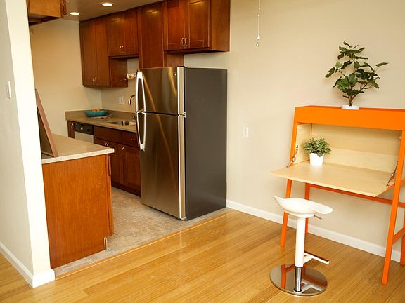 3rd image of 1147 Garfield Ave APT 10