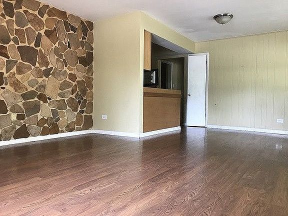 2nd image of 300 W Burlington Ave APT 2
