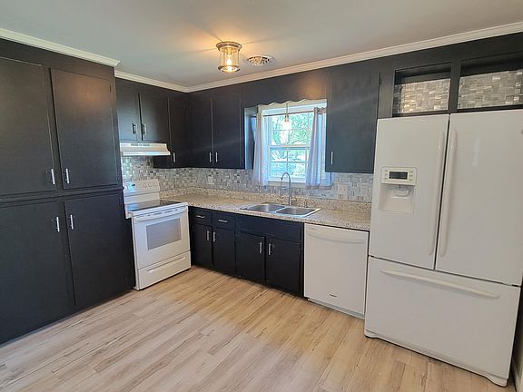 3rd image of 1317 Concord Dr